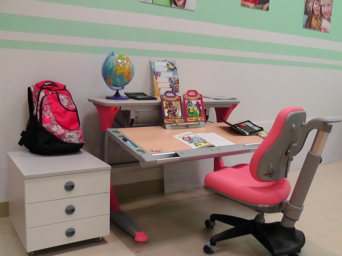 Парта-трансформер Harvard COMF-PRO в интерьере