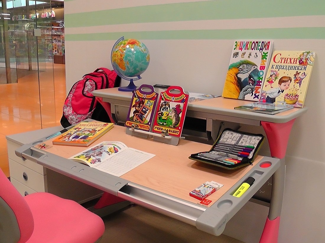 Парта-трансформер Harvard COMF-PRO в интерьере