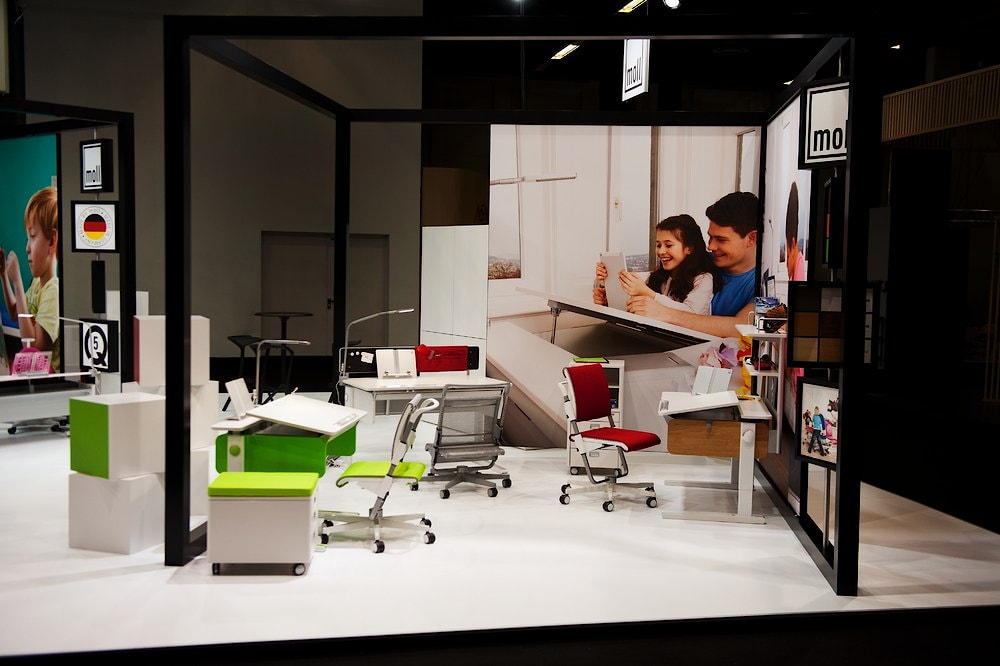 Немецкая эргономичная мебель moll на выставке мебели