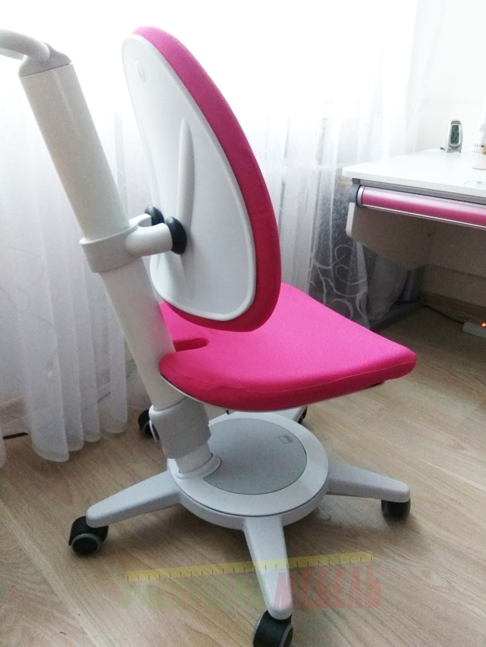 Растущий стул moll Maximo в интерьере детской