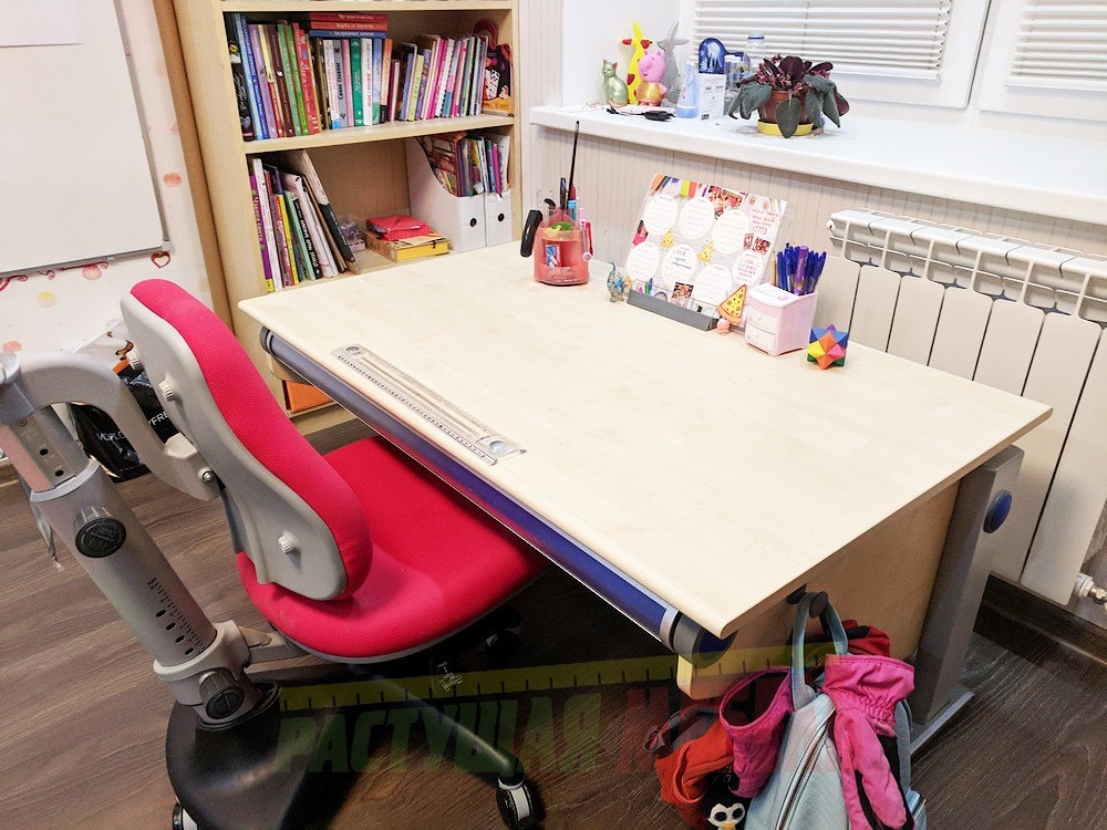   Растущая парта moll Winner и регулируемый стул Comf-Pro Match