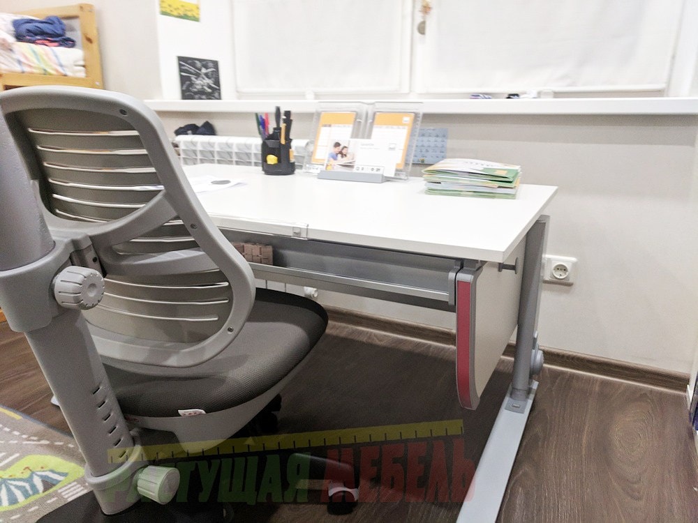 Детская парта moll Joker и регулируемый стул Comf-Pro Conan