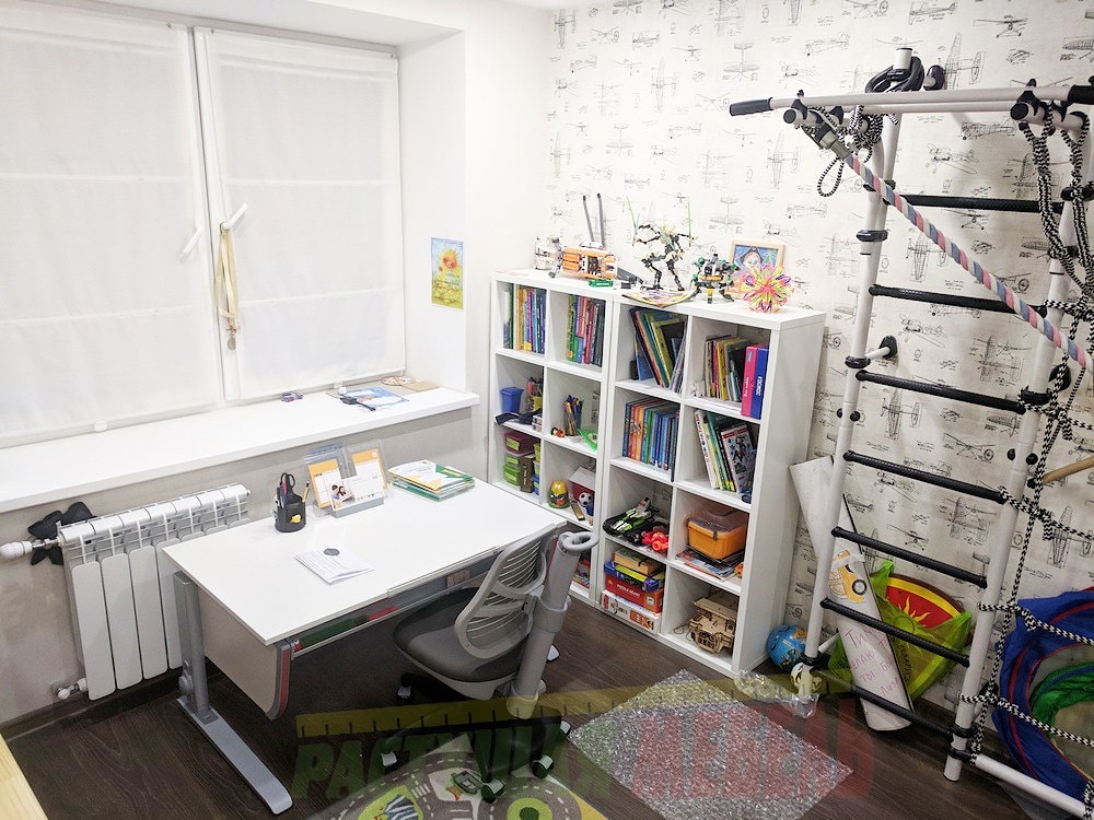 Детская парта moll Joker и регулируемый стул Comf-Pro Conan