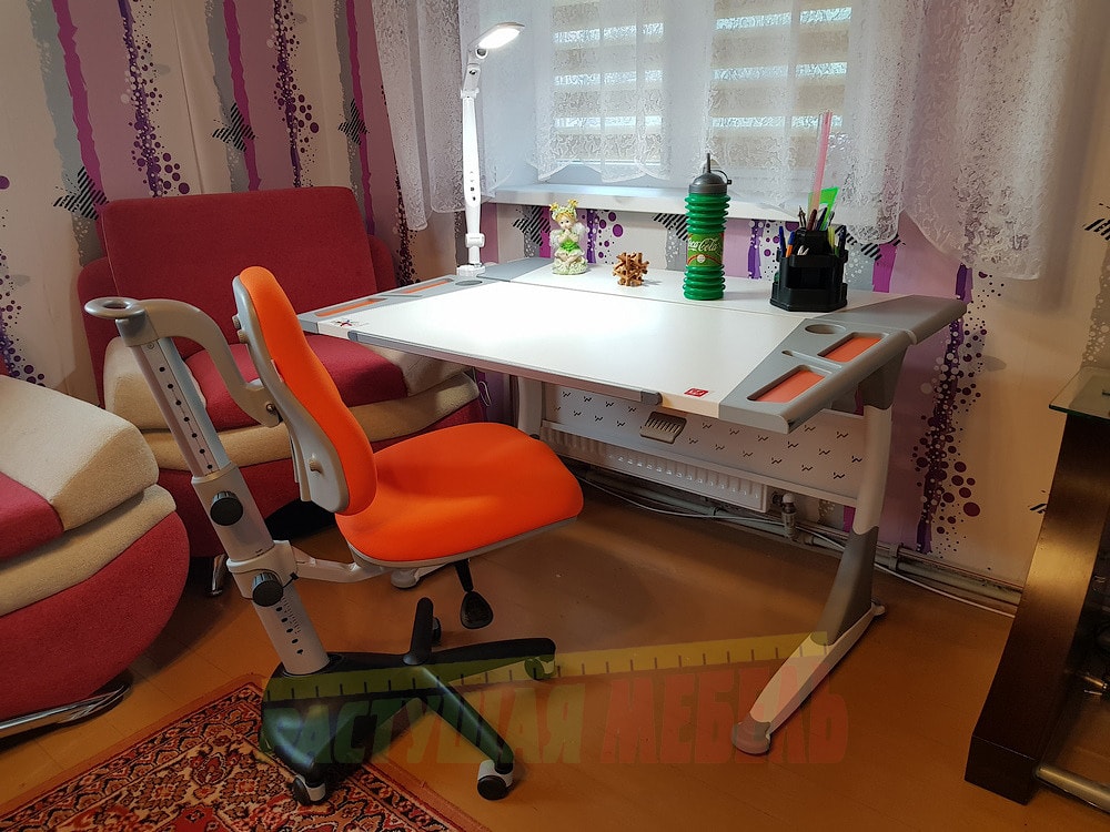 Стол-парта COMF-PRO M10 и стул COMF-PRO Match в интерьере