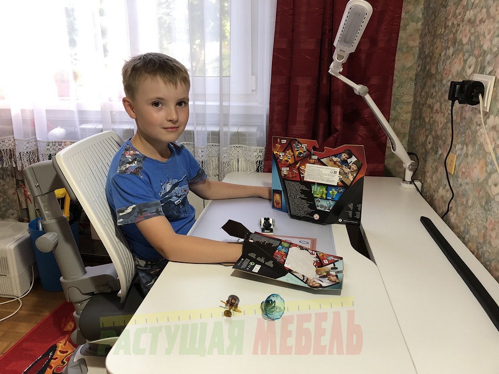 Парта-трансформер Smart E301 и эргономичный стул Comf-Pro UltraBack.