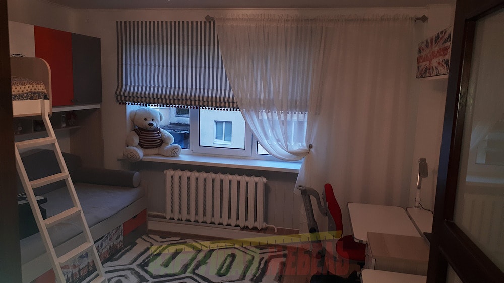 Растущая парта Fan Desk UR7 Comf-pro Start и регулируемый стул COMPRO Match в интерьере