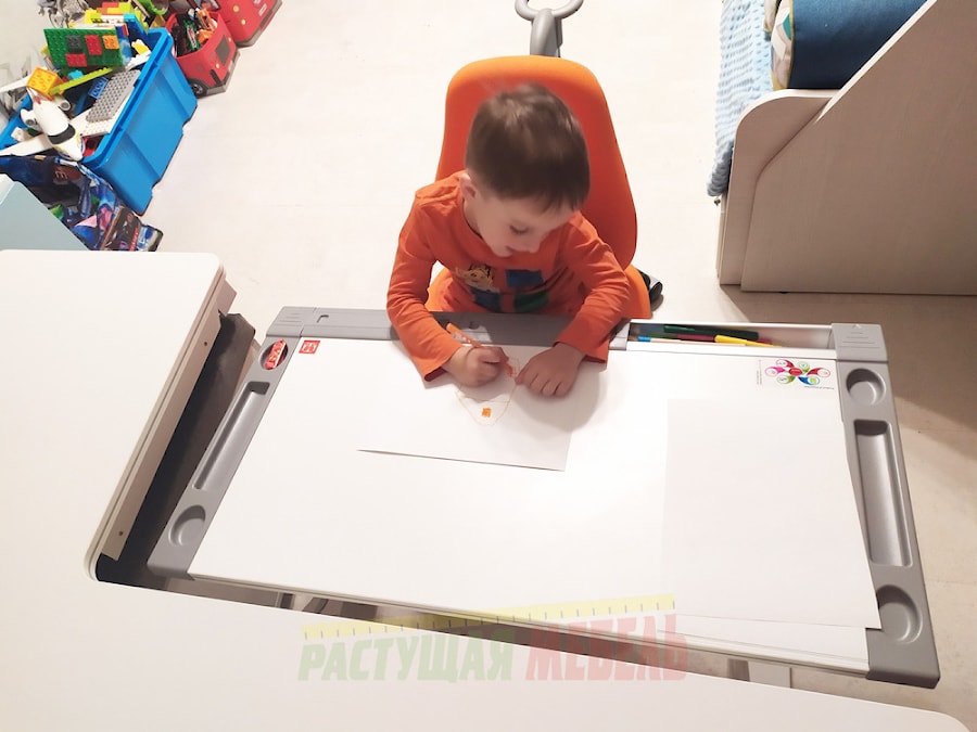 Растущая парта Comf-pro M9i и регулируемый стул Comf-pro Match
