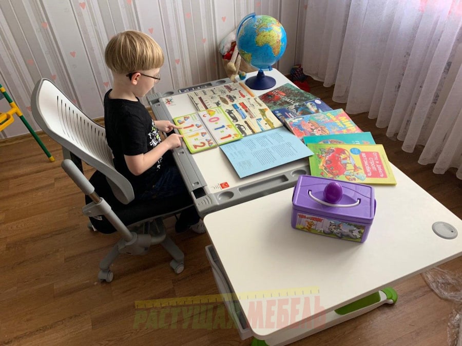 Растущая парта COMF-PRO King Desk и эргономичный стул COMF-PRO Аngel