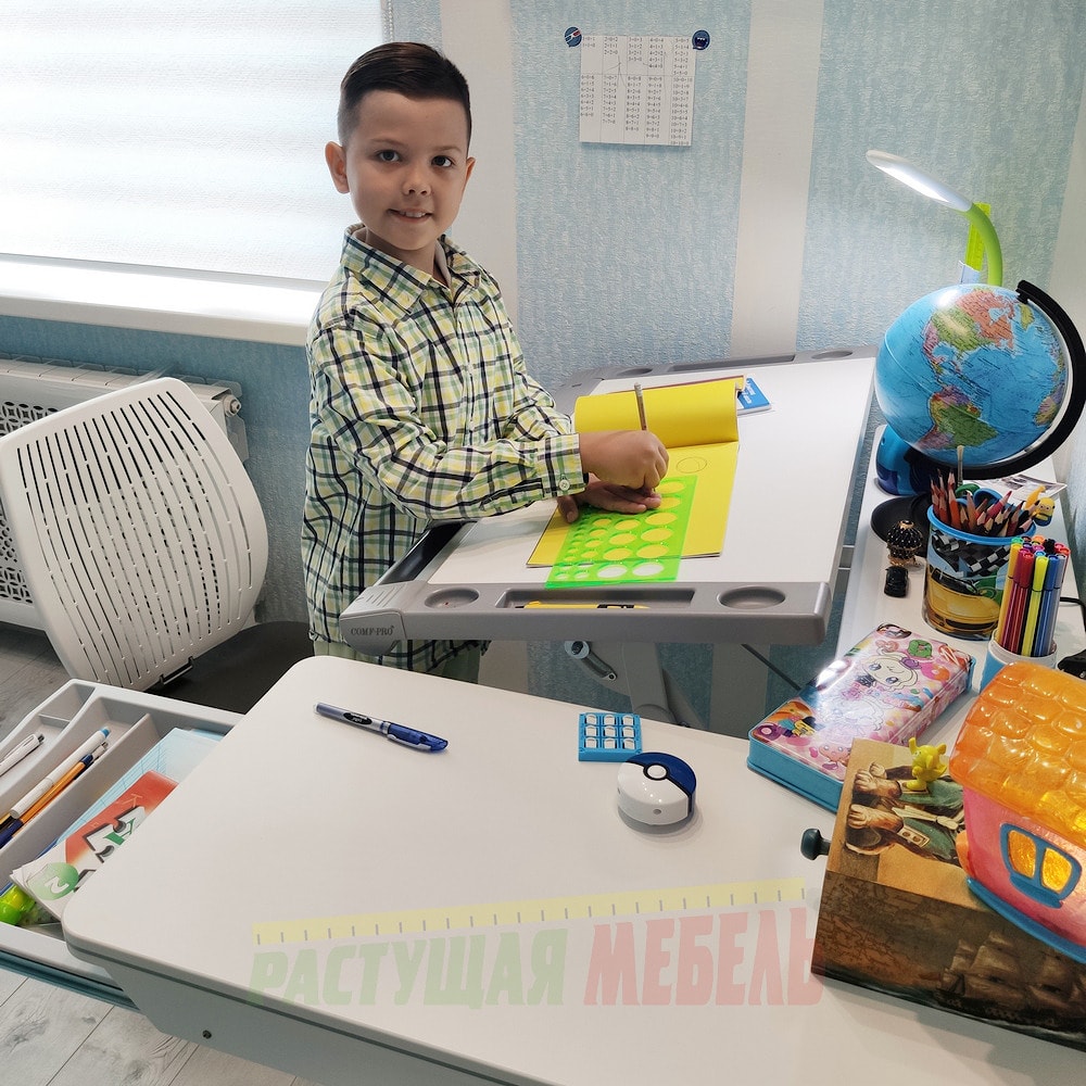 Растущая парта COMF-PRO M8 Piano и эргономичный стул COMF-PRO UltraBack