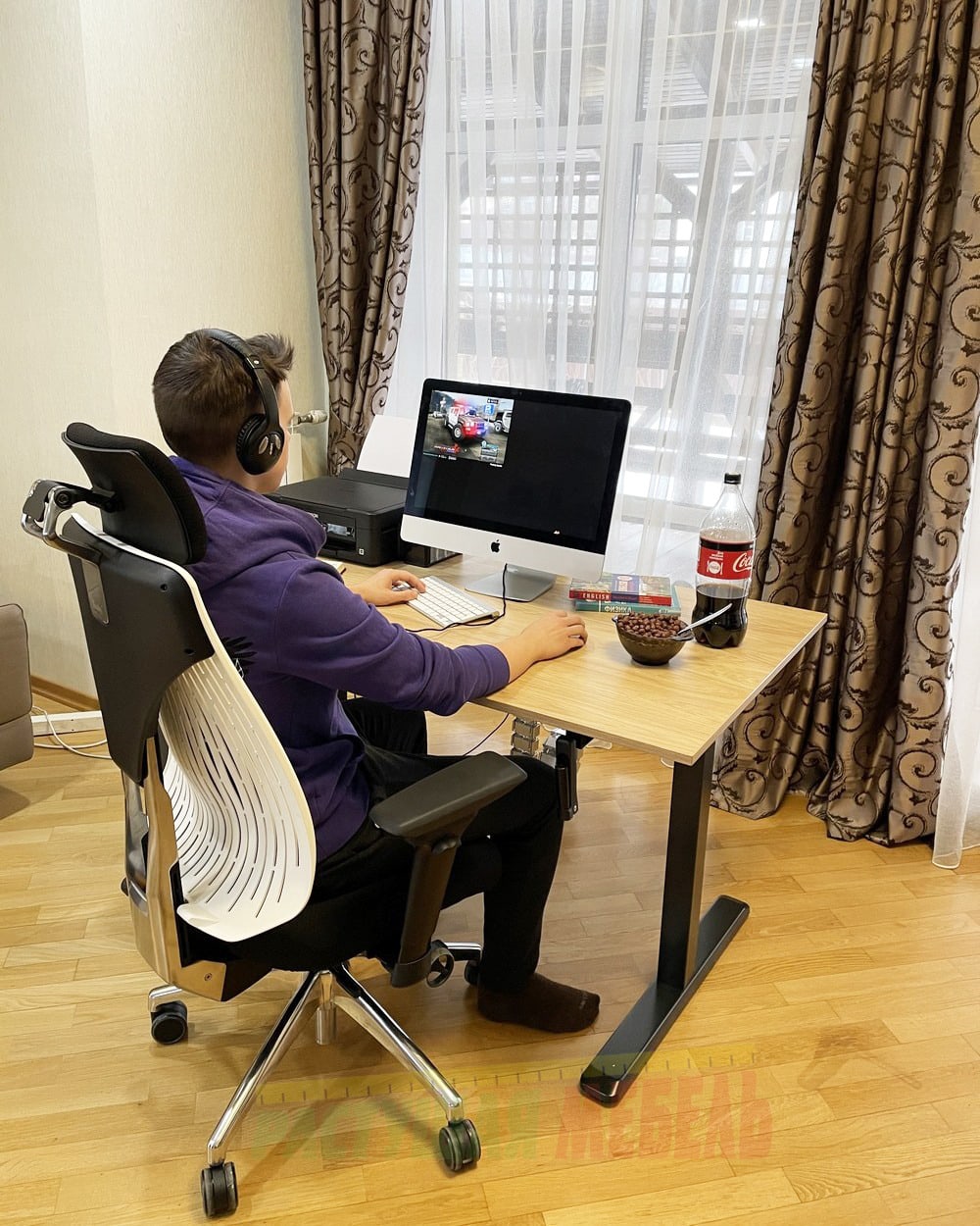 Стол-трансформер Manual Desk с ручной регулировкой высоты, органайзер Ergo Cabel, стул COMF-PRO Truly