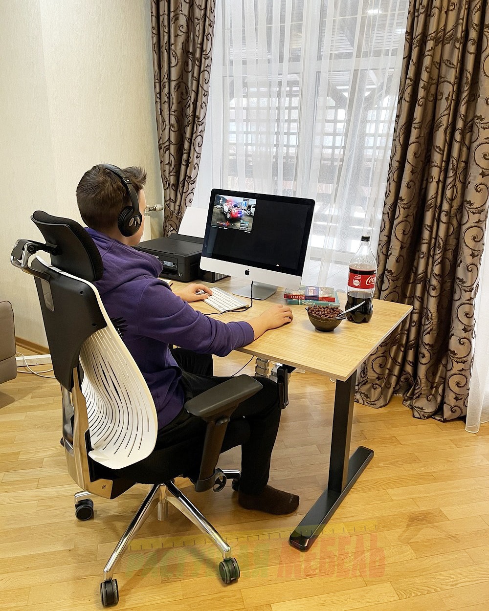  Стол-трансформер Manual Desk с ручной регулировкой высоты, органайзер Ergo Cabel, стул COMF-PRO Truly