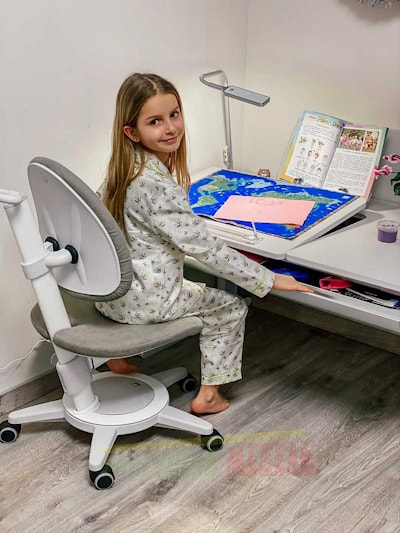 Цветные накладки для растущих парт moll