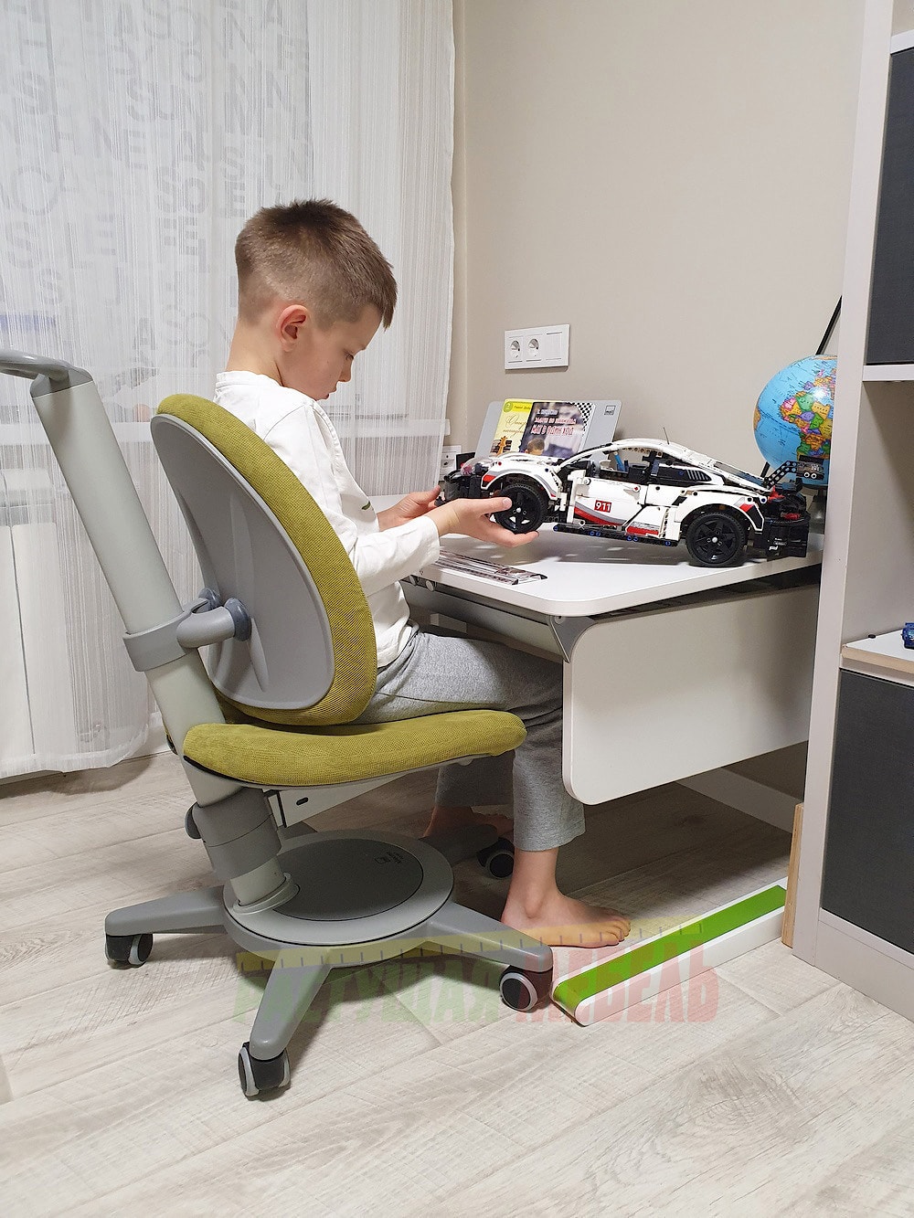 Растущая парта moll Champion и регулируемый стул moll Maximo
