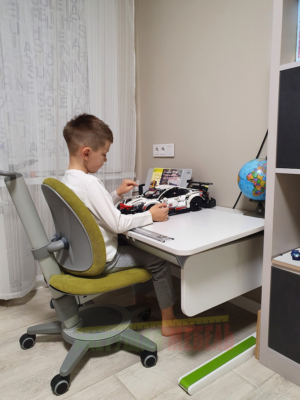 Растущая парта moll Champion и регулируемый стул moll Maximo