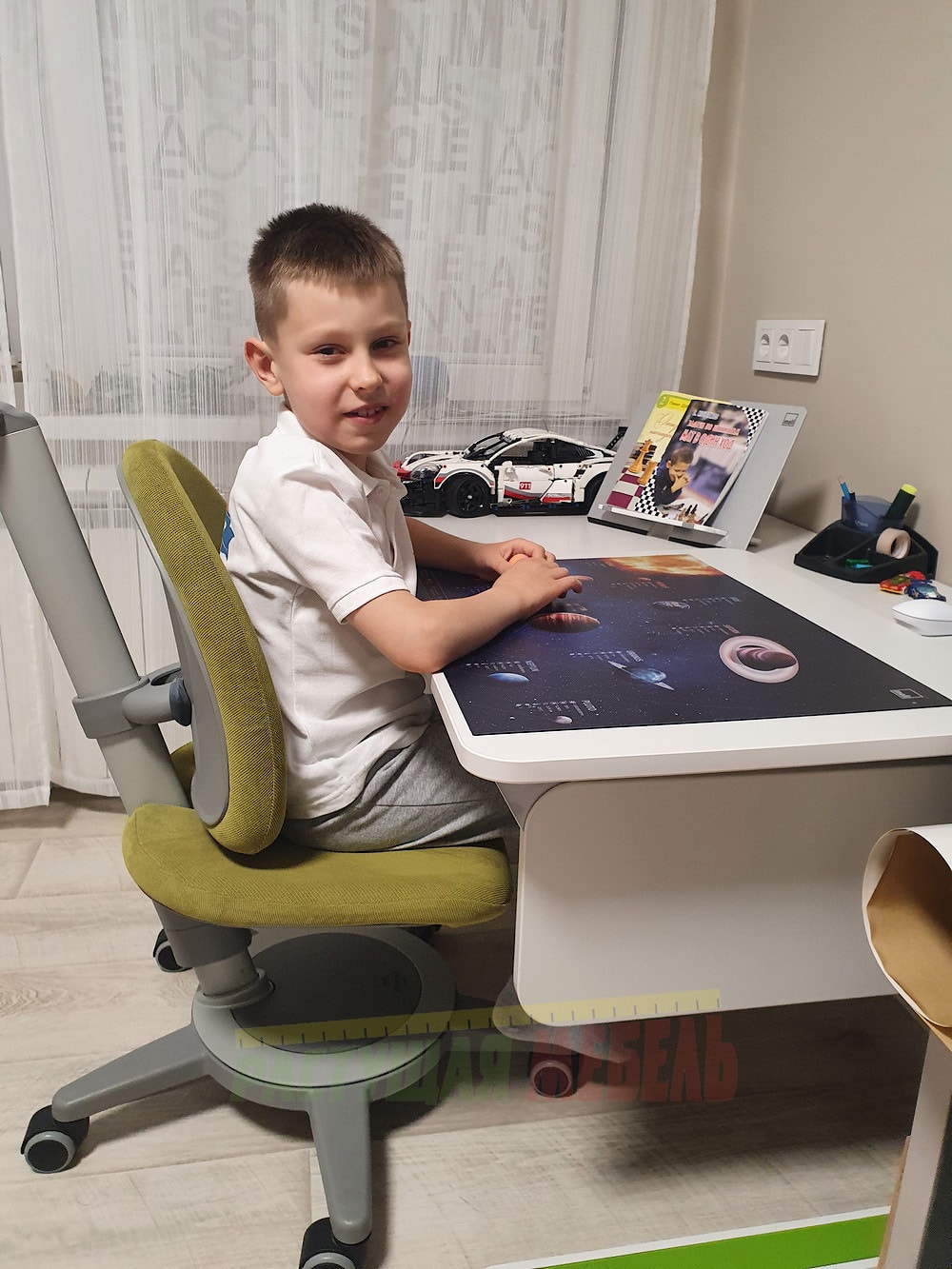 Растущая парта moll Champion и регулируемый стул moll Maximo