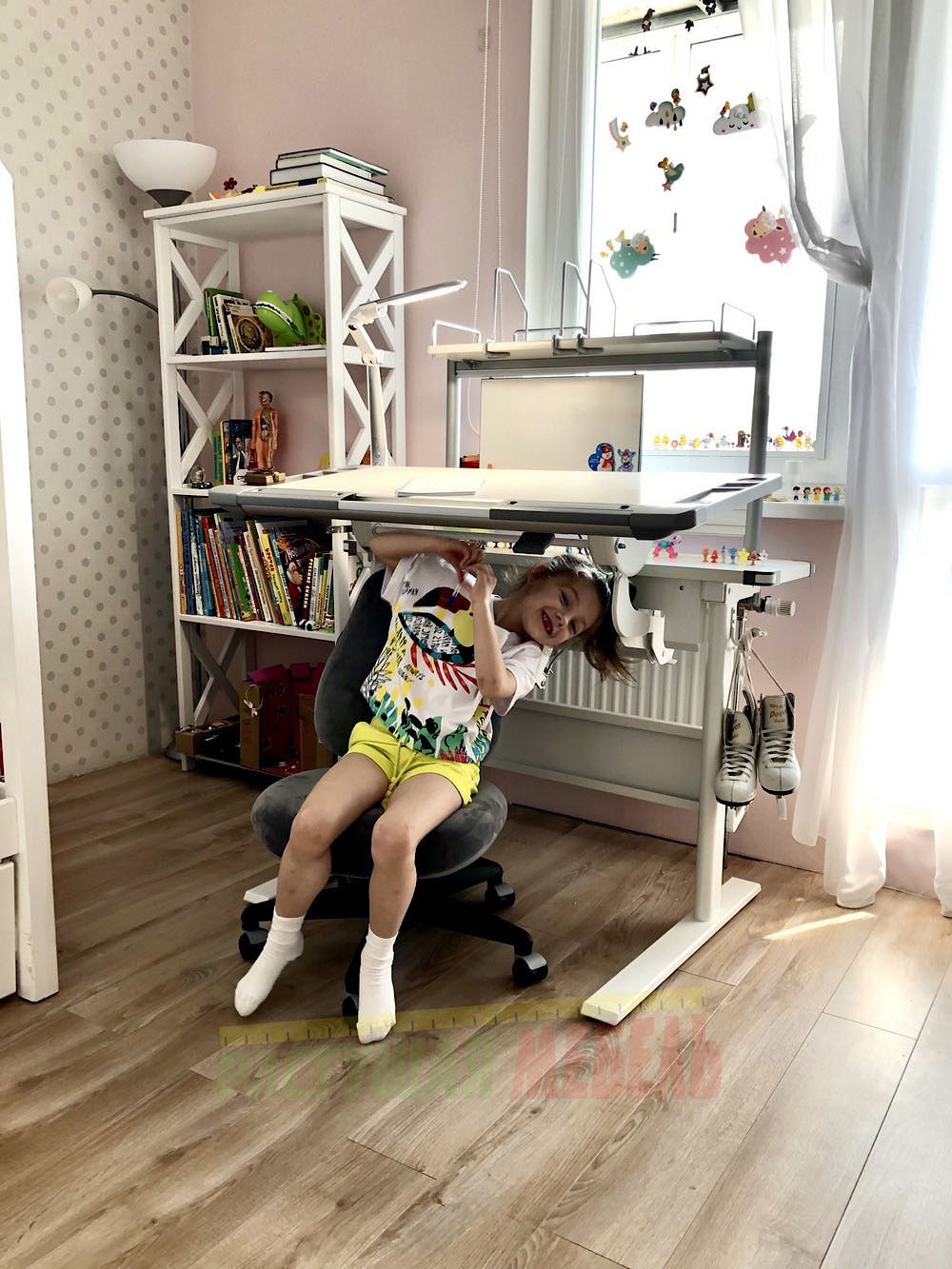 Растущая парта COMF-PRO M7 BIANCO с полкой-приставкой COMF-PRO Smart-S-Shelf и регулируемым стулом СOMF-PRO Match