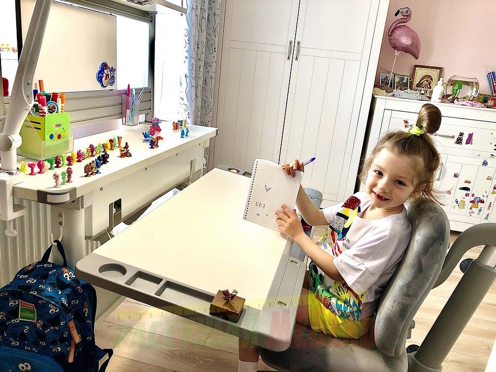 Растущая парта COMF-PRO M7 BIANCO с полкой-приставкой COMF-PRO Smart-S-Shelf и регулируемым стулом СOMF-PRO Match