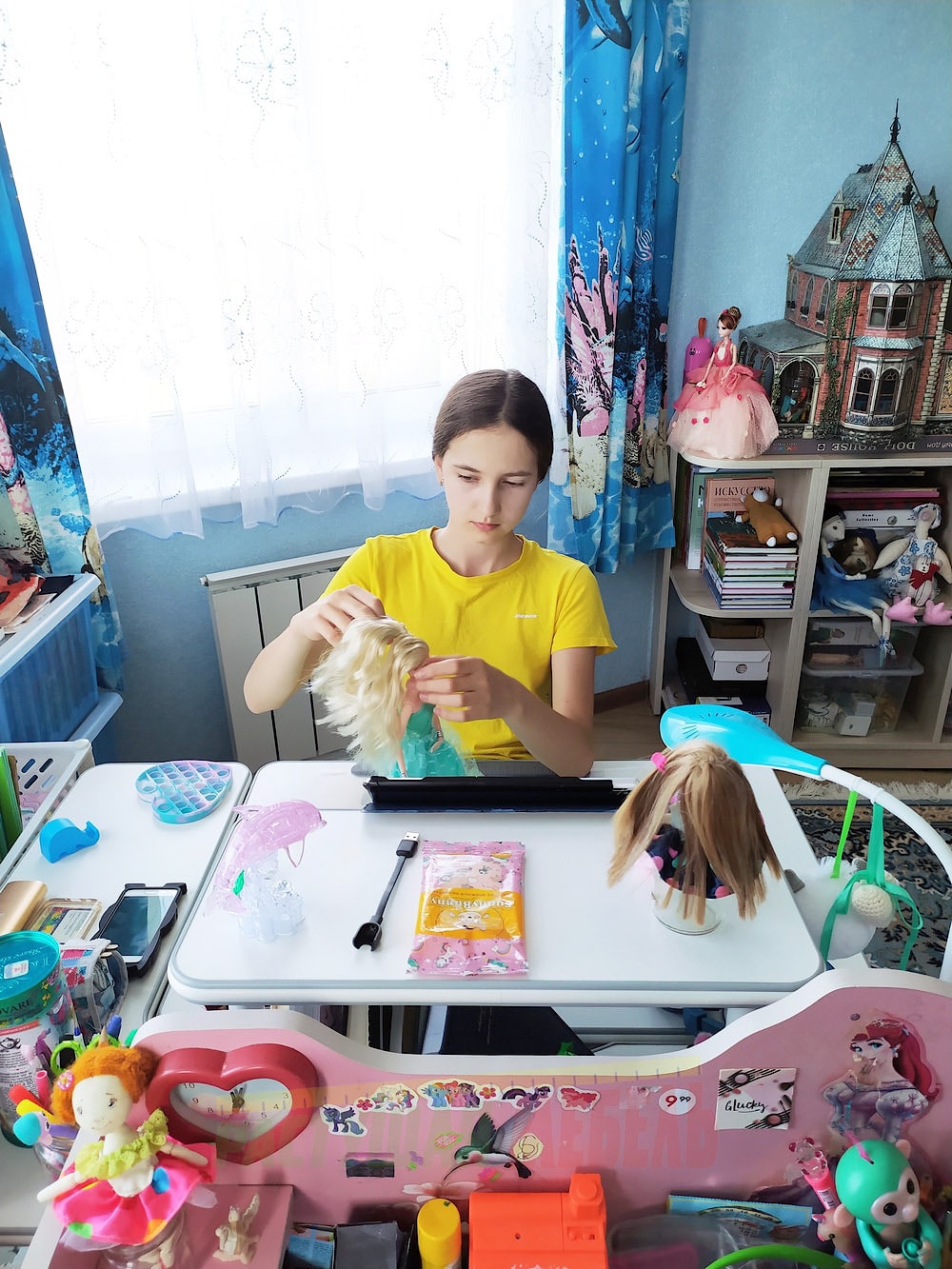 Растущие парта RIFFORMA Comfort-100 cполкой для планшета, стул COMF-PRO Conan