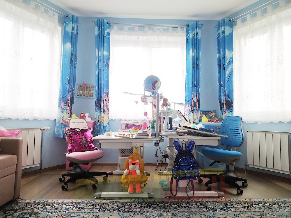   Растущая парта Rifforma Comfort-100 c полкой COMF-PRO Smart-S-Shelf и эргономичным стулом Conan, напольное покрытие Comfguard