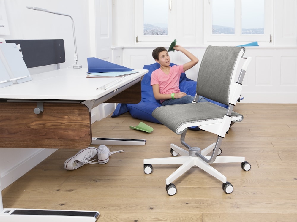 Крючок для портфеля к регулируемым партам moll