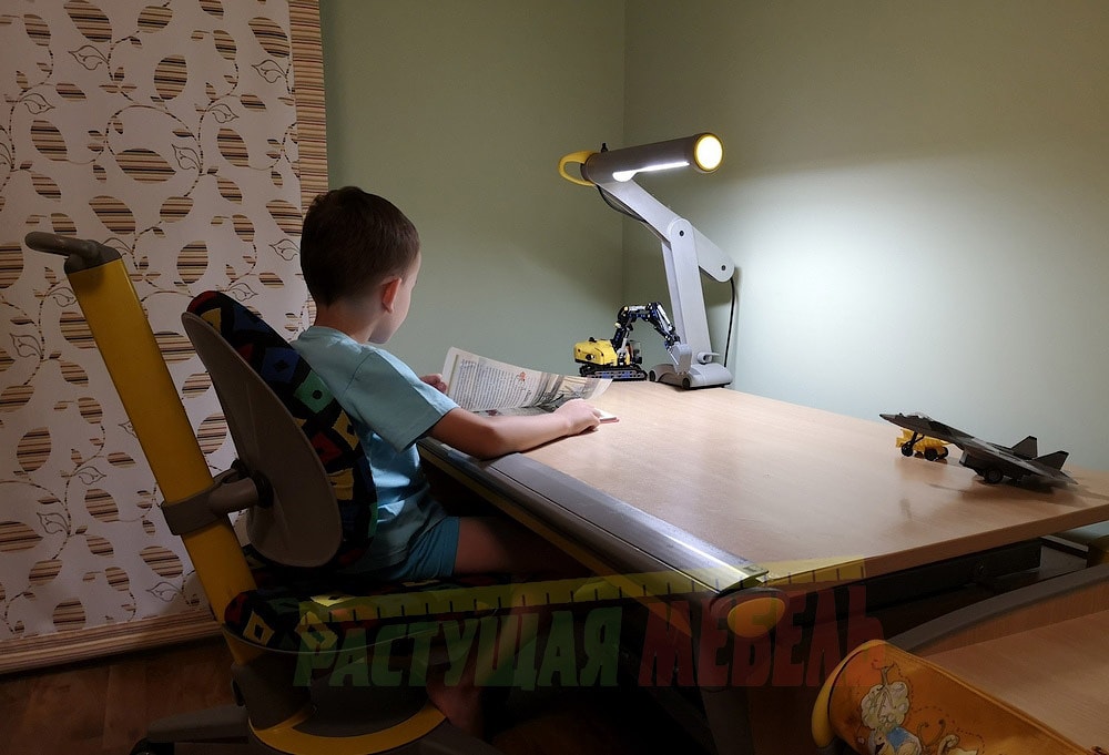 Набор растущей эргономичной мебели (стол-парта moll Runner Basic, стул moll Maximo ,тумбу moll Medi Basic и важные аксессуары - лампа Mobilight и подставка под рюкзак moll Bag Up Basic