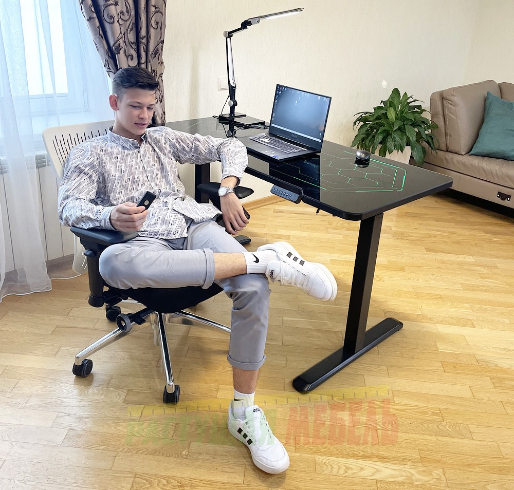 Стол игровой Gaming Electric Desk с подсветкой , пультом управления и регулируемым стулом COMF-PRO Truly