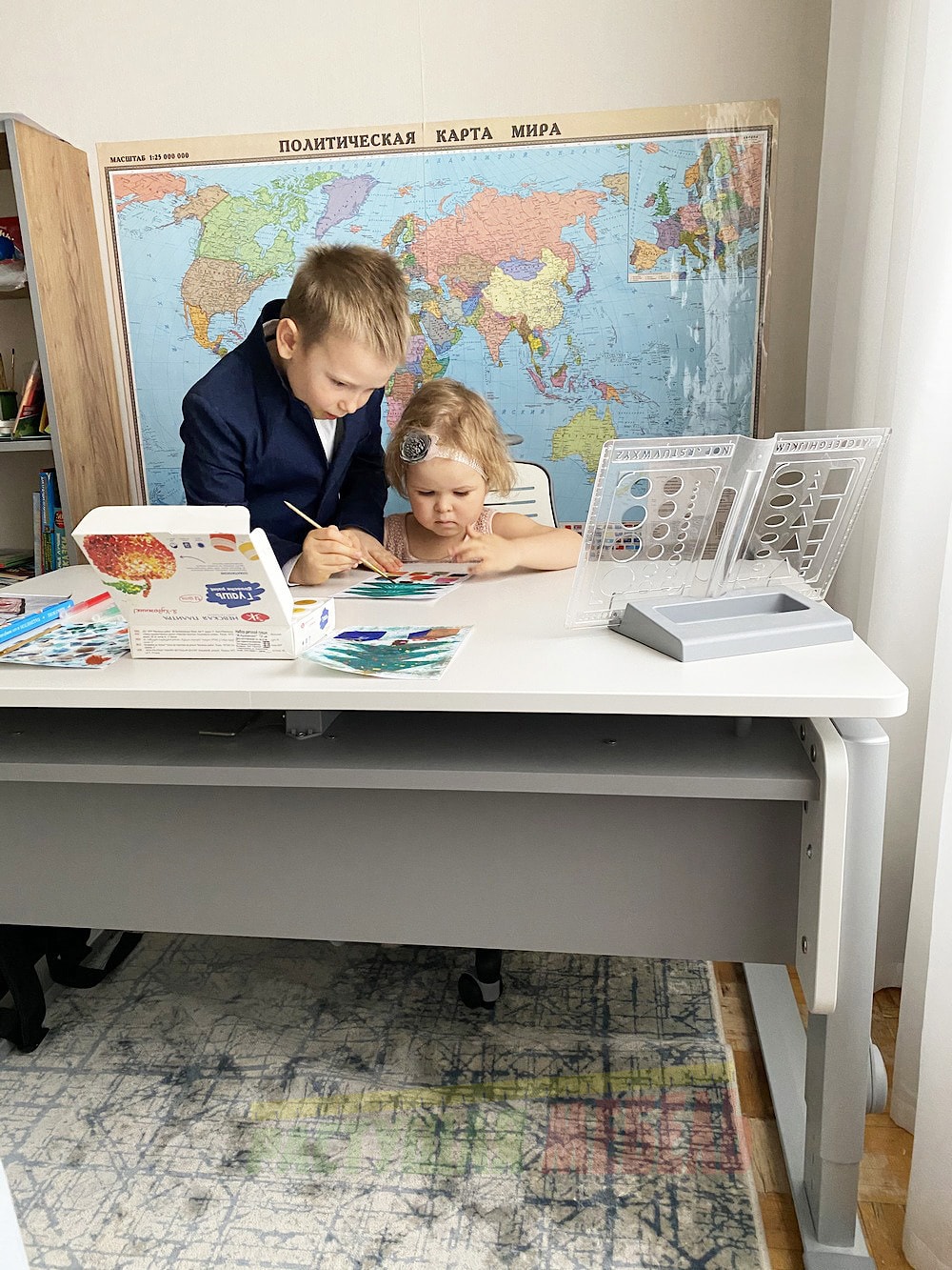 Немецкая растущая парта moll Joker и стул Comf-Pro Conan