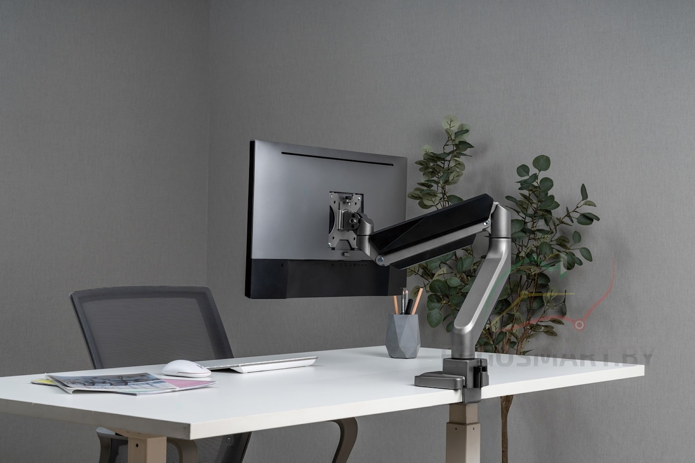 Крепление для монитора Heavy-Duty в интерьере