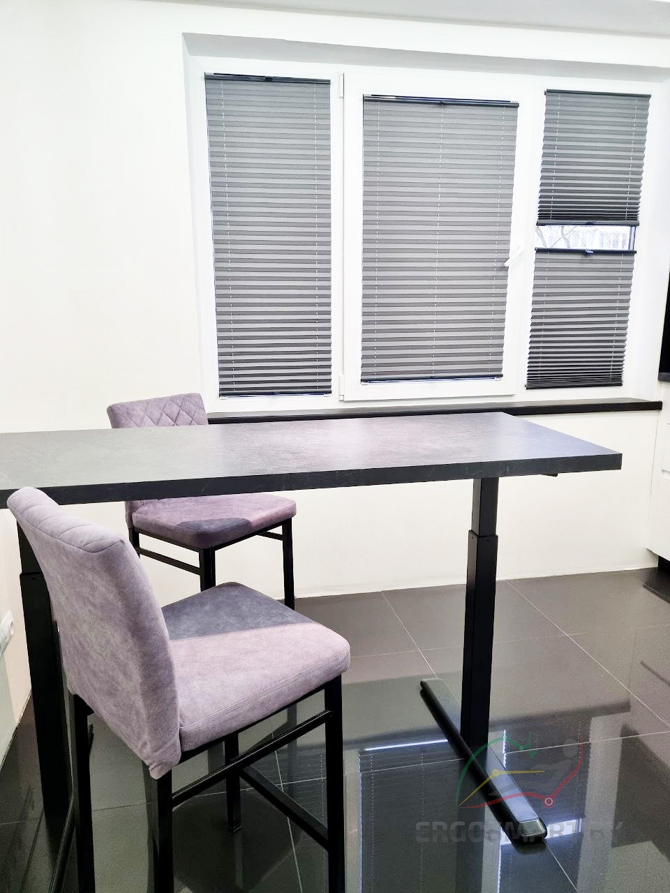 Барный регулируемый стол Manual Desk со стульями