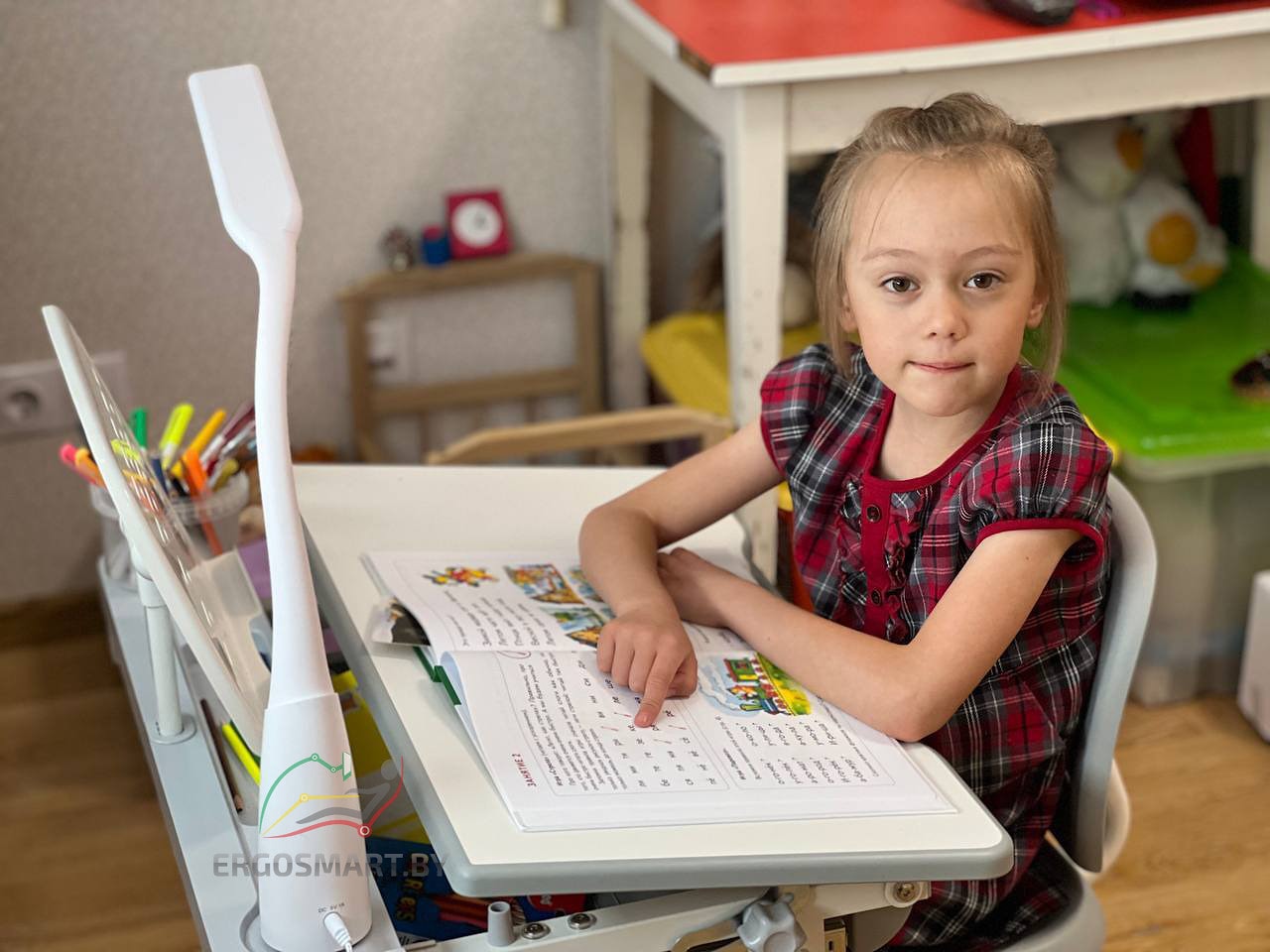 Детский комплект мебели B204S Plus с подставкой для книг и светильником