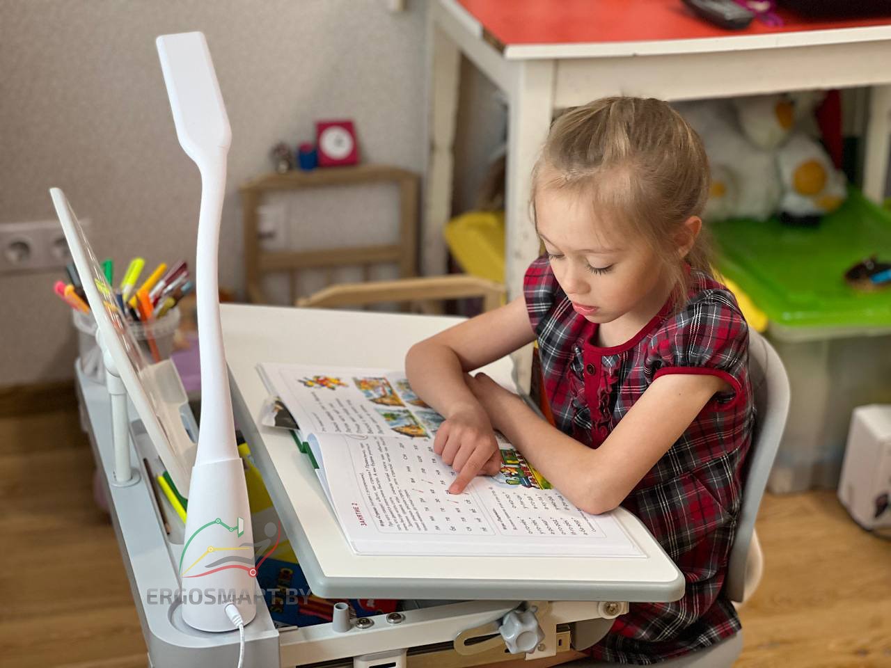 Детский комплект мебели B204S Plus с подставкой для книг и светильником