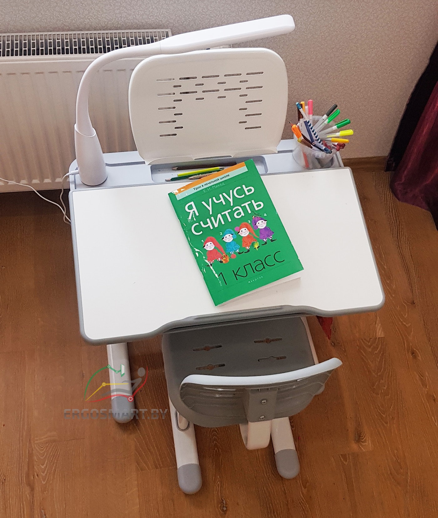 Детский комплект мебели B204S Plus с подставкой для книг и светильником