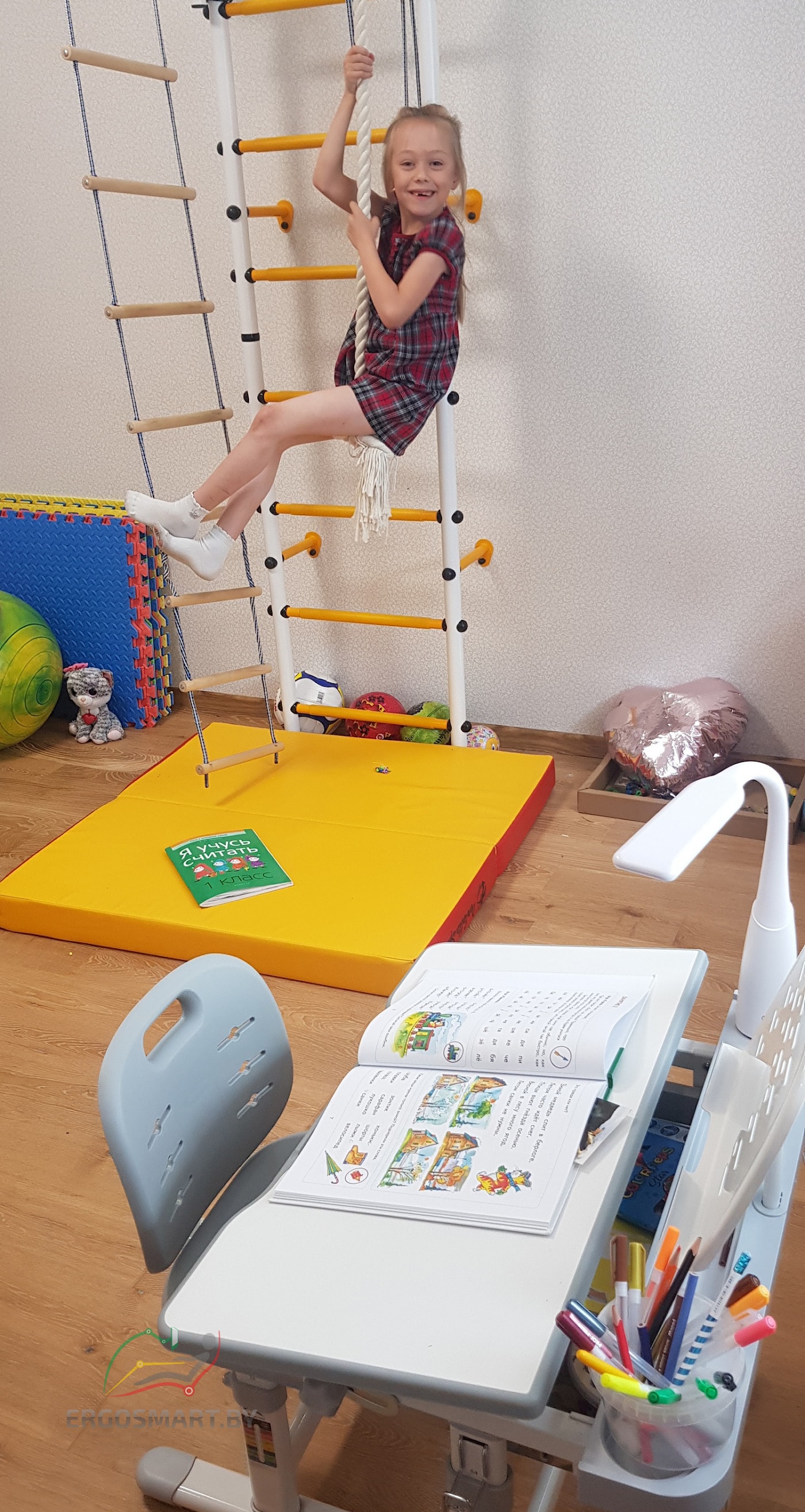 Детский комплект мебели B204S Plus с подставкой для книг и светильником