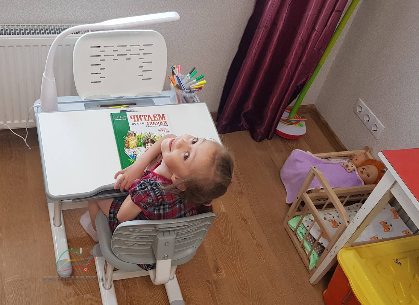 Детский комплект мебели B204S Plus с подставкой для книг и светильником