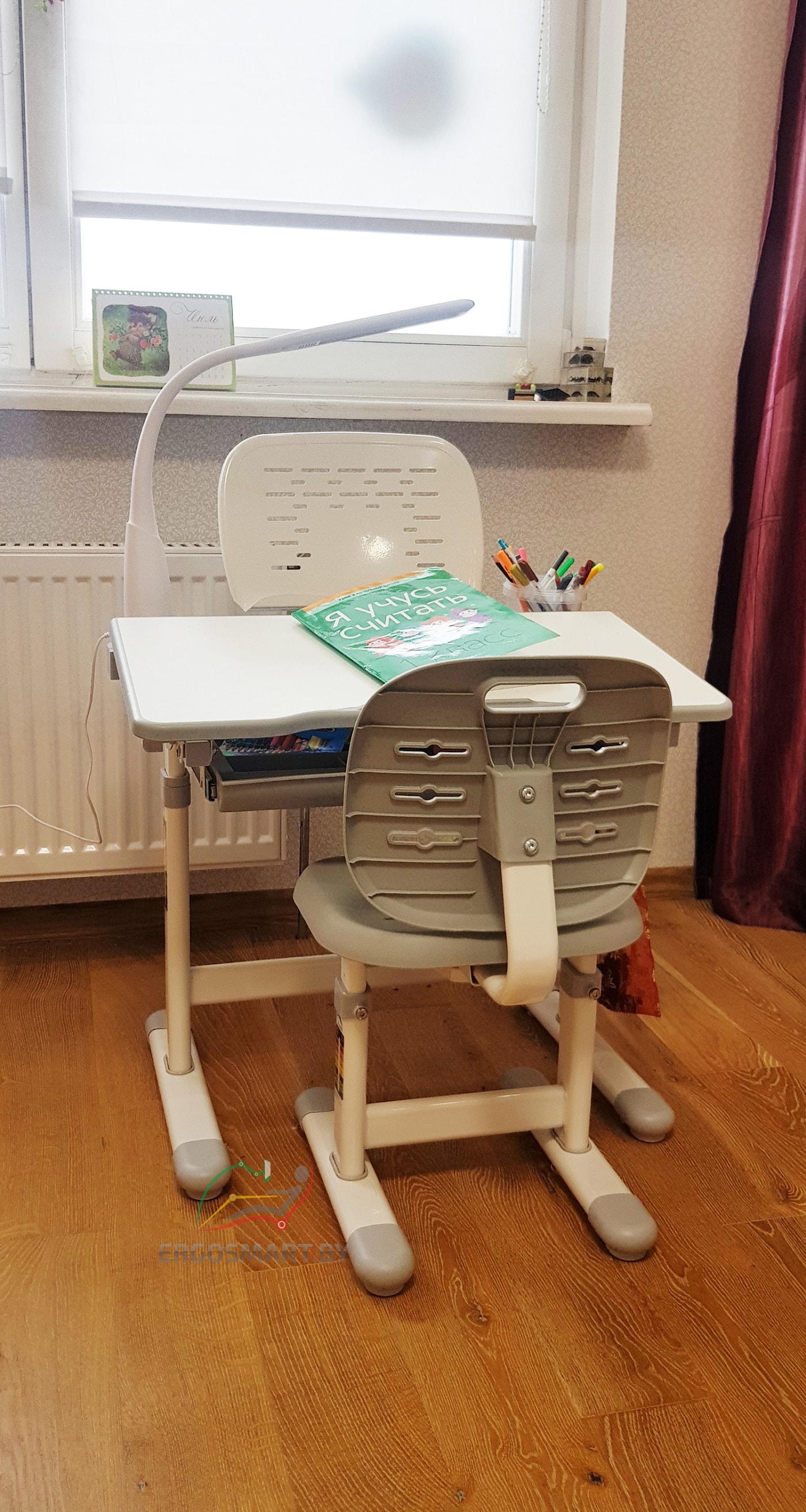 Детский комплект мебели B204S Plus с подставкой для книг и светильником