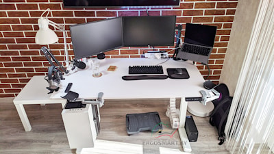 Стол Electric Desk, кронштейн Simple, кронштейн Twin, адаптер для ноутбука, держатель для системного блока Easy, органайзер Ergo Cabel, держатель сетевого фильтра