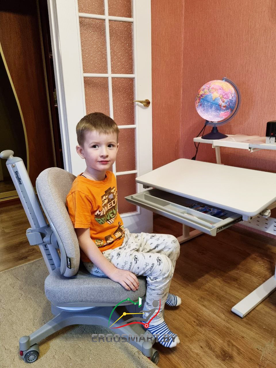 Эргономичный стул CooBee-138