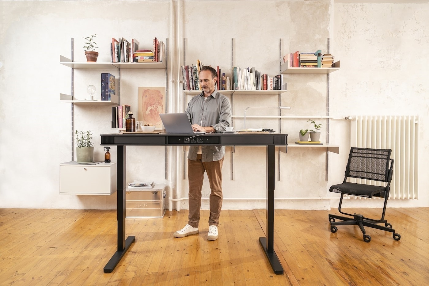 Дизайнерский регулируемый стол moll T6 L для работы стоя и сидя