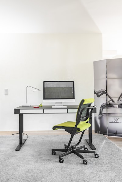 Регулируемый стол moll T6 в интерьере