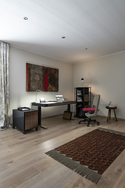 Регулируемый стол moll T6 в интерьере