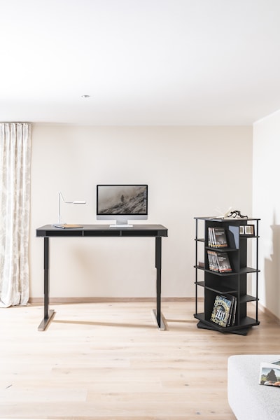 Регулируемый стол moll T6 в интерьере