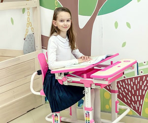 Скидка 22% на растущие комплекты мебели для детей (парта+стул)!