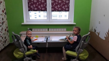 Комната с одним столом для двоих разновозрастных детей - акция «Конкурс интерьеров»  