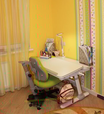 Одна модель парты, но два разных стула для двух сестричек - Акция "Конкурсов интерьеров"  